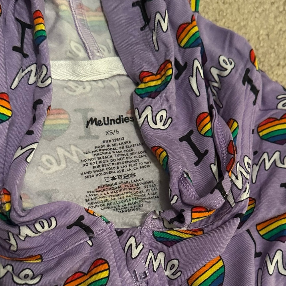 XS/S MeUndies “I ❤️ Me” zip up onesie.